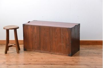 アンティーク家具　古民具・骨董　欅材!丸金具の時代箪笥テレビボード(ローボード)(2)