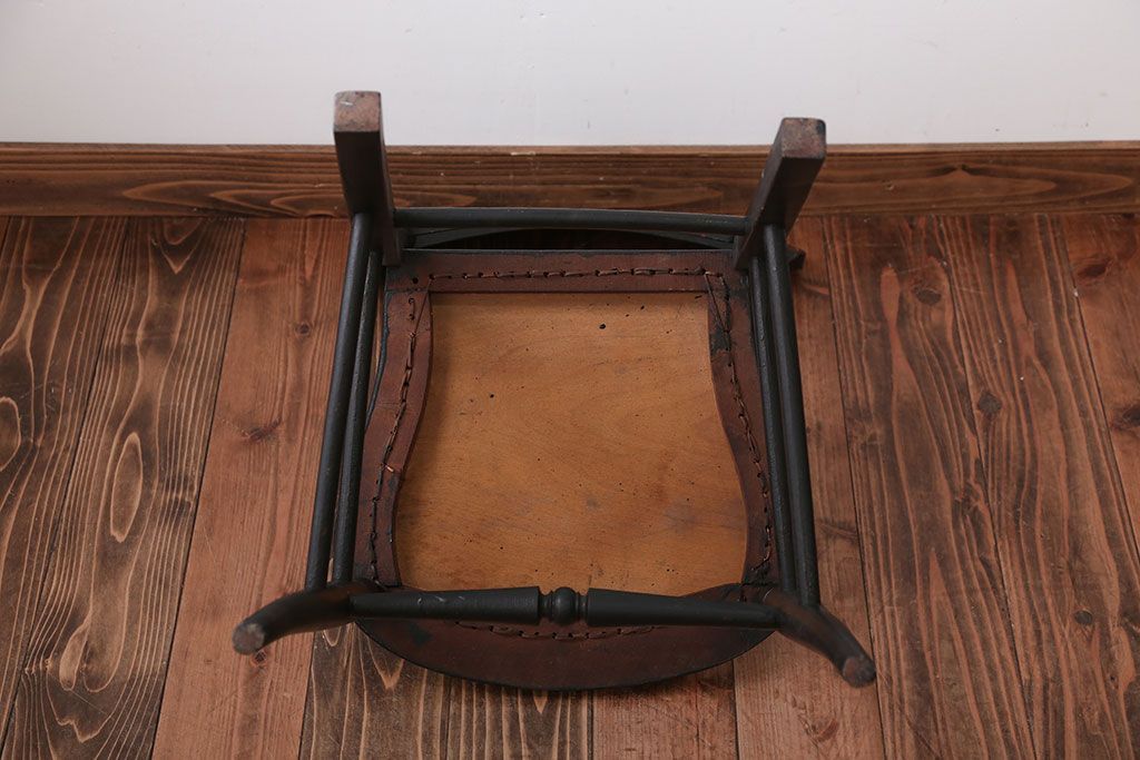 アンティーク家具　アンティーク　おしゃれで小ぶりなトールペイントチェア(1)