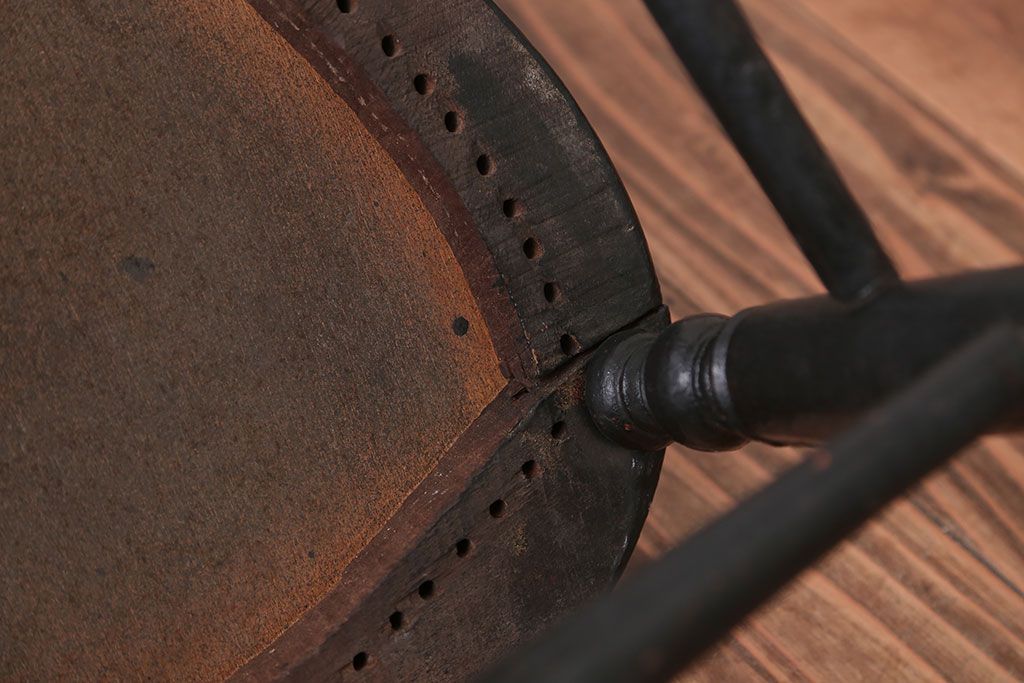 アンティーク家具　アンティーク　おしゃれで小ぶりなトールペイントチェア(3)