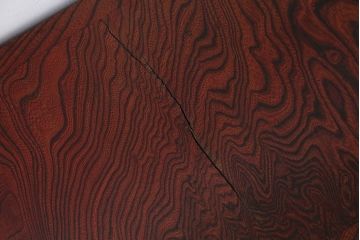 アンティーク雑貨　古民具・骨董　総欅材!漆塗りと透かし彫りが施された小さな飾り棚