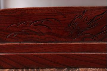 アンティーク雑貨　古民具・骨董　総欅材!漆塗りと透かし彫りが施された小さな飾り棚