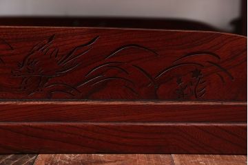 アンティーク雑貨　古民具・骨董　総欅材!漆塗りと透かし彫りが施された小さな飾り棚