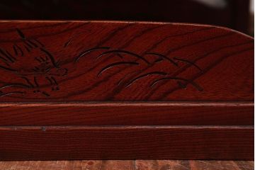 アンティーク雑貨　古民具・骨董　総欅材!漆塗りと透かし彫りが施された小さな飾り棚