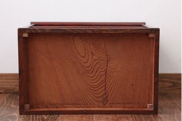 アンティーク雑貨　古民具・骨董　総欅材!漆塗りと透かし彫りが施された小さな飾り棚