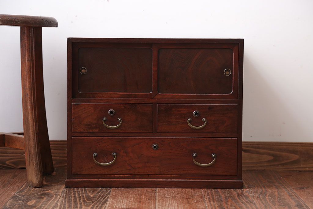 アンティーク家具　古民具・骨董　高級品!古い槐(えんじゅ)材の上質な戸棚付き小引き出し