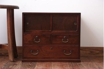 アンティーク家具　古民具・骨董　高級品!古い槐(えんじゅ)材の上質な戸棚付き小引き出し