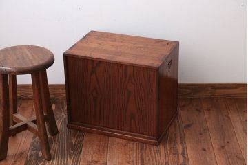 アンティーク家具　古民具・骨董　高級品!古い槐(えんじゅ)材の上質な戸棚付き小引き出し