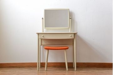 ヴィンテージ家具　北欧ビンテージ　フィンランドASKO製　 シンプルでかわいいドレッサー