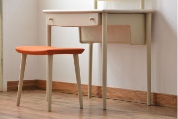 ヴィンテージ家具　北欧ビンテージ　フィンランドASKO製　 シンプルでかわいいドレッサー