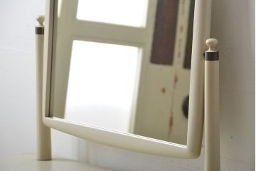 ヴィンテージ家具　北欧ビンテージ　フィンランドASKO製　 シンプルでかわいいドレッサー