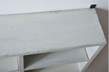 アンティーク家具　アンティークペイント　シンプルでおしゃれな壁掛け飾り棚