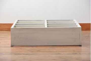 アンティーク家具　アンティークペイント　シンプルでおしゃれな壁掛け飾り棚