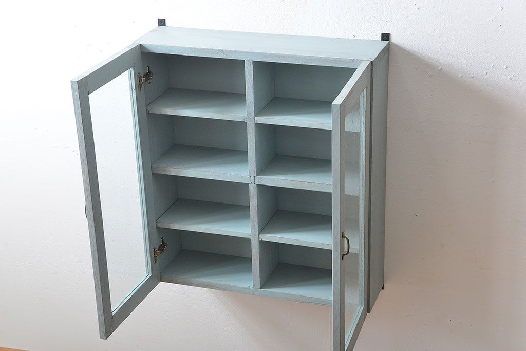 アンティーク家具　アンティークペイント　気泡ガラス入り!シンプルな縦型の壁掛け戸棚