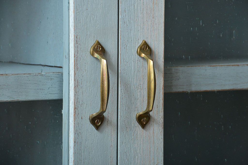 アンティーク家具　アンティークペイント　気泡ガラス入り!シンプルな縦型の壁掛け戸棚