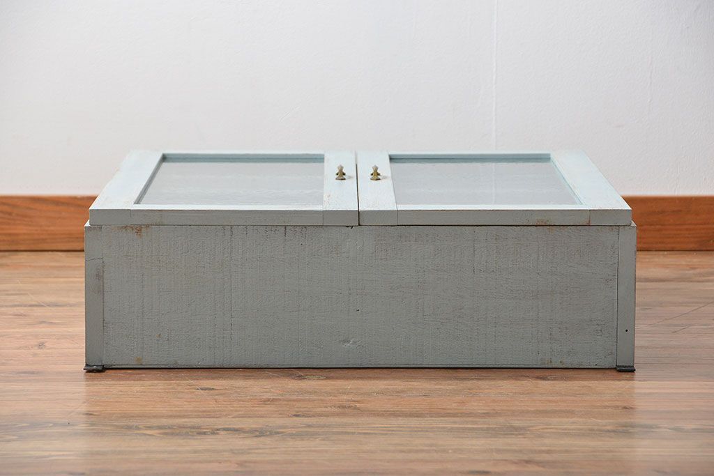 アンティーク家具　アンティークペイント　気泡ガラス入り!シンプルな縦型の壁掛け戸棚