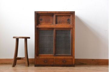 アンティーク家具　和製アンティーク　古い木の味わい深い小振りな収納棚