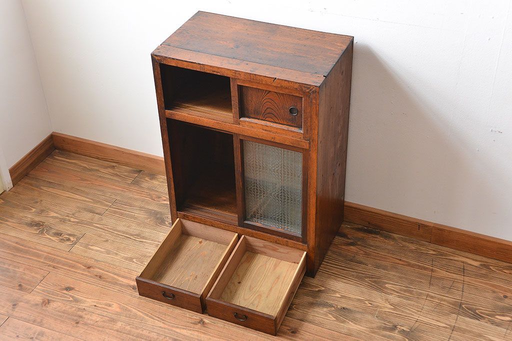 アンティーク家具　和製アンティーク　古い木の味わい深い小振りな収納棚