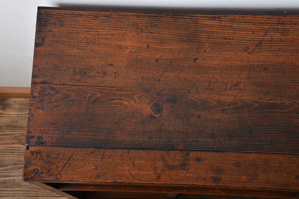 アンティーク家具　和製アンティーク　古い木の味わい深い小振りな収納棚