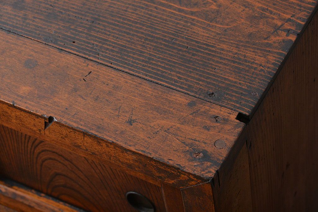 アンティーク家具　和製アンティーク　古い木の味わい深い小振りな収納棚