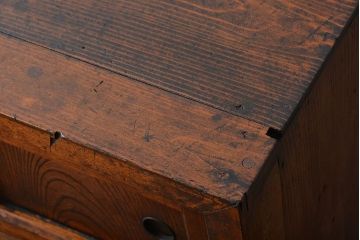 アンティーク家具　和製アンティーク　古い木の味わい深い小振りな収納棚