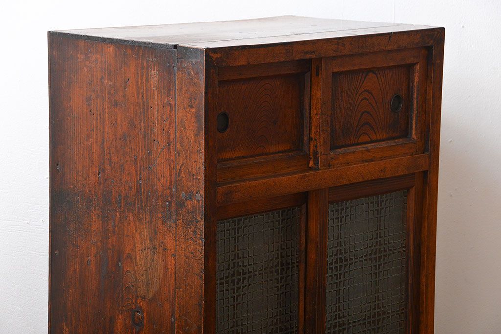 アンティーク家具　和製アンティーク　古い木の味わい深い小振りな収納棚