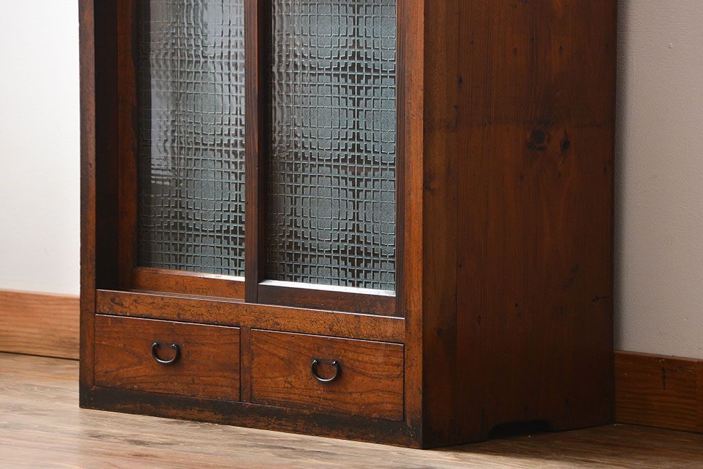 アンティーク家具　和製アンティーク　古い木の味わい深い小振りな収納棚