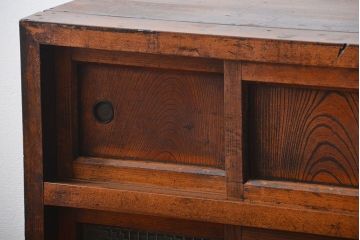 アンティーク家具　和製アンティーク　古い木の味わい深い小振りな収納棚