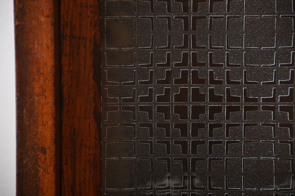 アンティーク家具　和製アンティーク　古い木の味わい深い小振りな収納棚