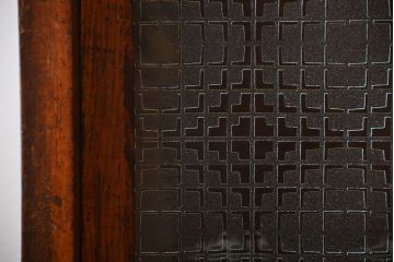 アンティーク家具　和製アンティーク　古い木の味わい深い小振りな収納棚