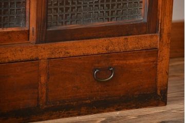 アンティーク家具　和製アンティーク　古い木の味わい深い小振りな収納棚