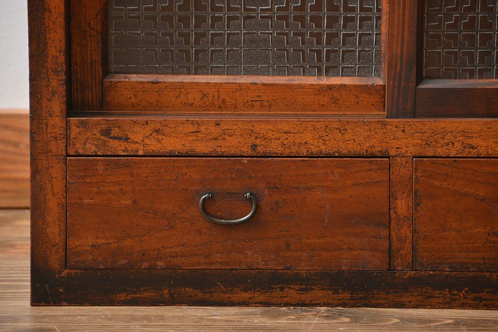 アンティーク家具　和製アンティーク　古い木の味わい深い小振りな収納棚