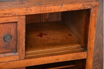 アンティーク家具　和製アンティーク　古い木の味わい深い小振りな収納棚