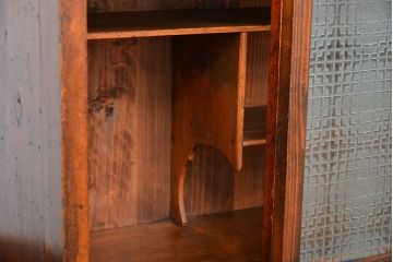 アンティーク家具　和製アンティーク　古い木の味わい深い小振りな収納棚