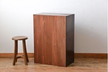 アンティーク家具　和製アンティーク　古い木の味わい深い小振りな収納棚