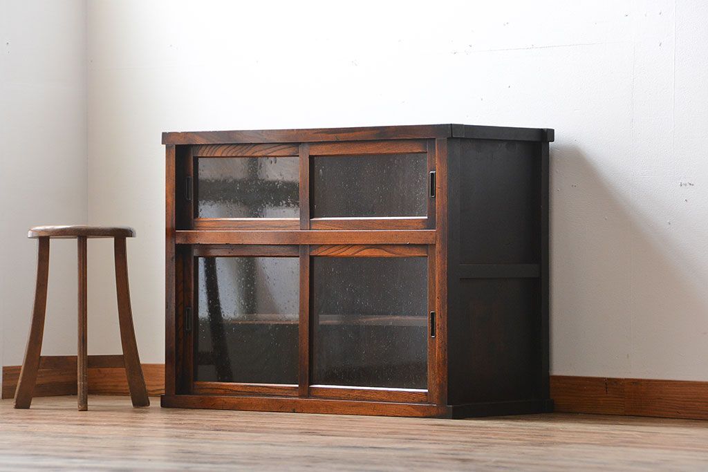 アンティーク家具　古民具・骨董　前面欅材の気泡ガラス戸時代箪笥サイドボード