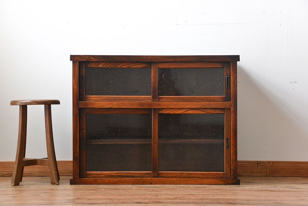 アンティーク家具　古民具・骨董　前面欅材の気泡ガラス戸時代箪笥サイドボード