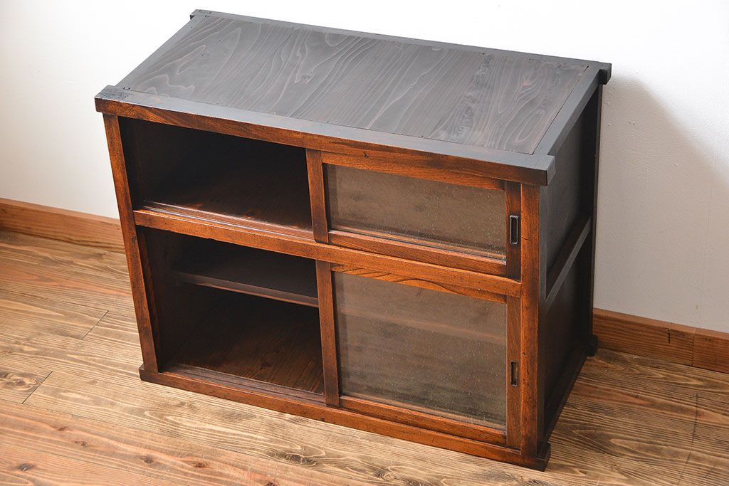 アンティーク家具　古民具・骨董　前面欅材の気泡ガラス戸時代箪笥サイドボード