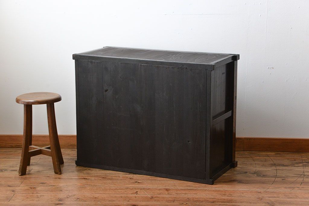 アンティーク家具　古民具・骨董　前面欅材の気泡ガラス戸時代箪笥サイドボード