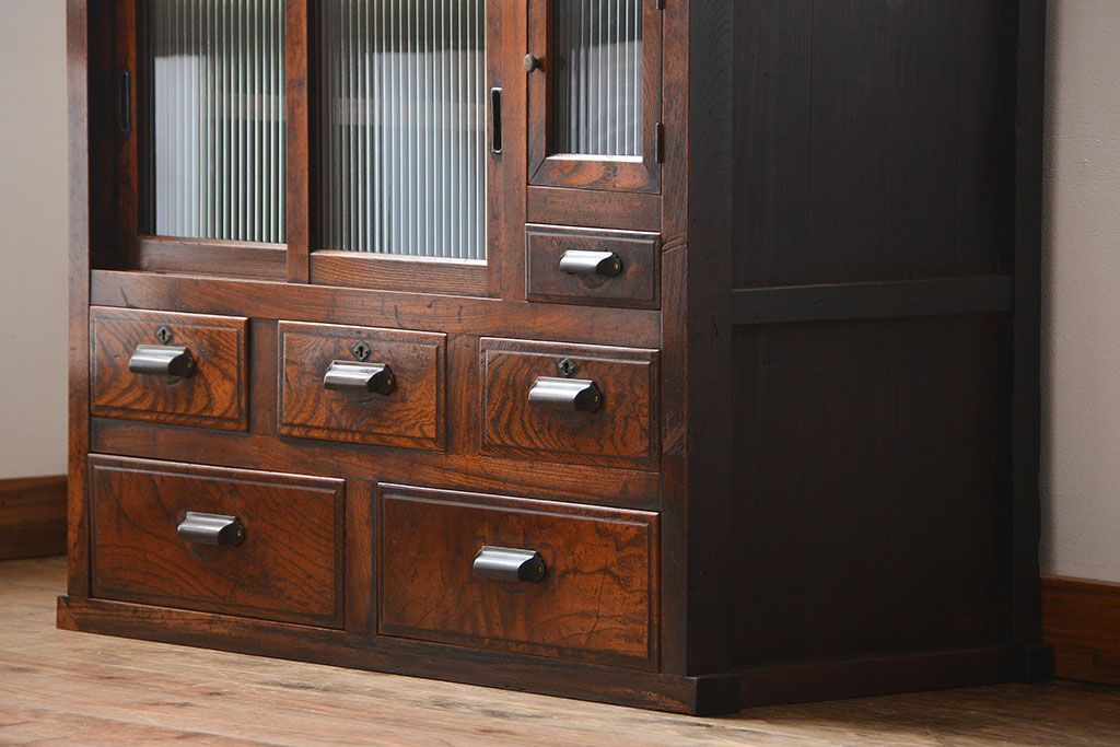 アンティーク家具　古民具・骨董　前面欅材のモールガラス戸時代箪笥サイドボード