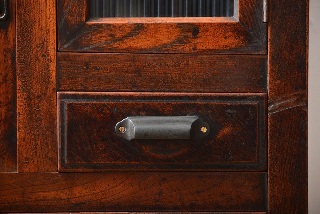 アンティーク家具　古民具・骨董　前面欅材のモールガラス戸時代箪笥サイドボード