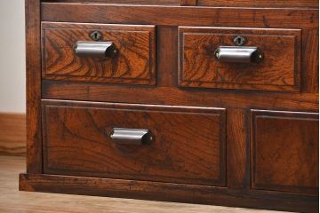 アンティーク家具　古民具・骨董　前面欅材のモールガラス戸時代箪笥サイドボード