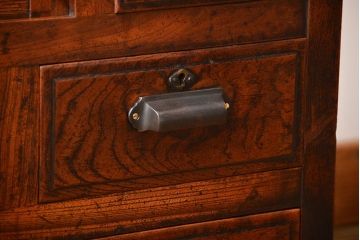 アンティーク家具　古民具・骨董　前面欅材のモールガラス戸時代箪笥サイドボード