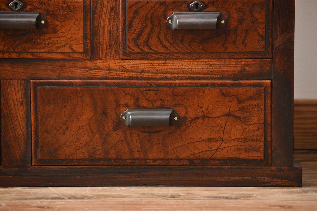 アンティーク家具　古民具・骨董　前面欅材のモールガラス戸時代箪笥サイドボード