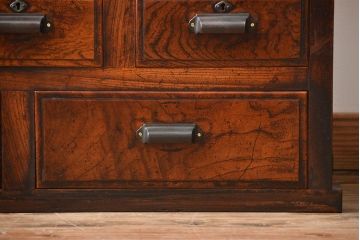 アンティーク家具　古民具・骨董　前面欅材のモールガラス戸時代箪笥サイドボード