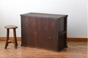 アンティーク家具　古民具・骨董　前面欅材のモールガラス戸時代箪笥サイドボード