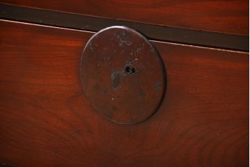 アンティーク家具　古民具・骨董　漆が美しいアンティーク時代箪笥ローボード(1)