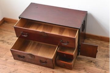 アンティーク家具　古民具・骨董　漆が美しいアンティーク時代箪笥ローボード(2)