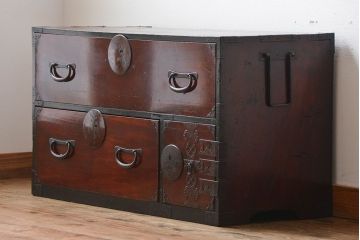 アンティーク家具　古民具・骨董　漆が美しいアンティーク時代箪笥ローボード(2)