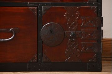 アンティーク家具　古民具・骨董　漆が美しいアンティーク時代箪笥ローボード(2)