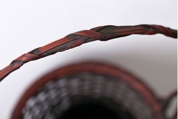 アンティーク雑貨　古民具・骨董　旭洋銘・竹製手付花籠(花入)